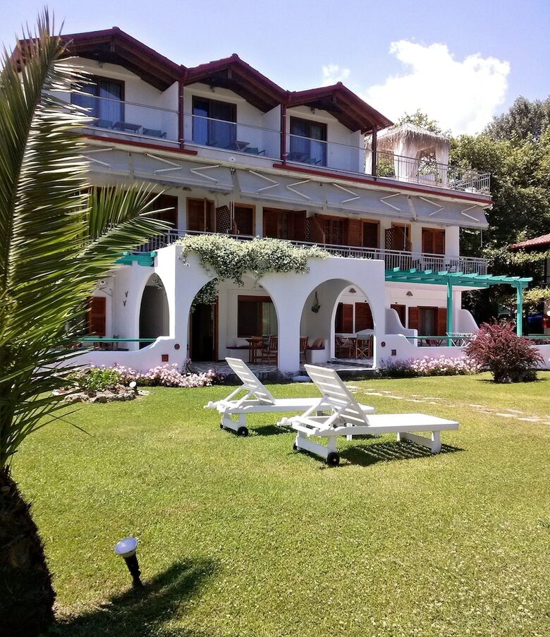 Studios & Apartments Efrosini
