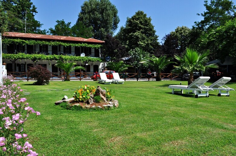 Studios & Apartments Efrosini