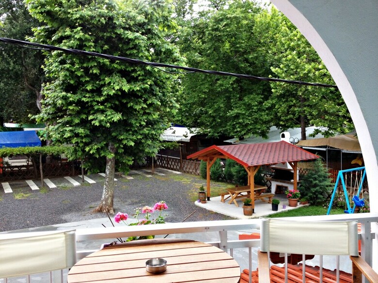 Studios & Apartments Efrosini