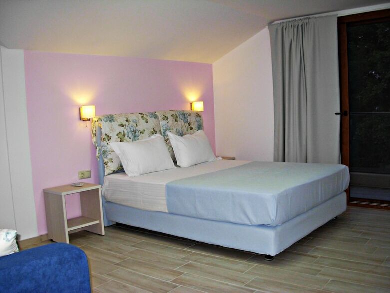 Studios & Apartments Efrosini