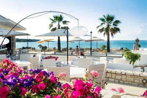 Neptune Sea House - Beachfront / Jacuzzi