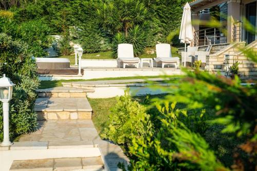 Neptune Sea House - Beachfront / Jacuzzi