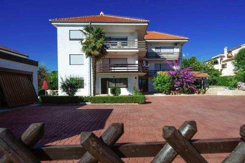 Two-bedroom Apartment In Zadar II