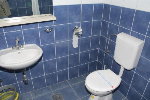 Apartments By The Sea Igrane, Makarska - 2680