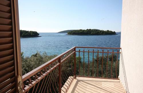 Apartments By The Sea Maslinica, Solta - 5212