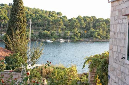 Apartments By The Sea Maslinica, Solta - 5216