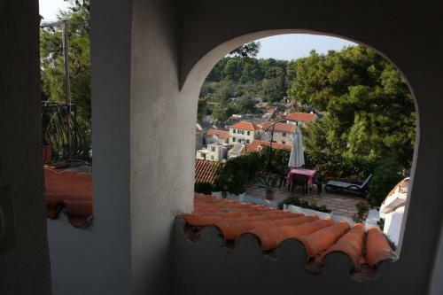 Apartments By The Sea Maslinica, Solta - 772