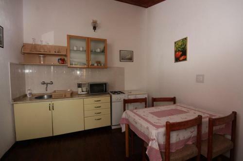 Apartments By The Sea Maslinica, Solta - 772