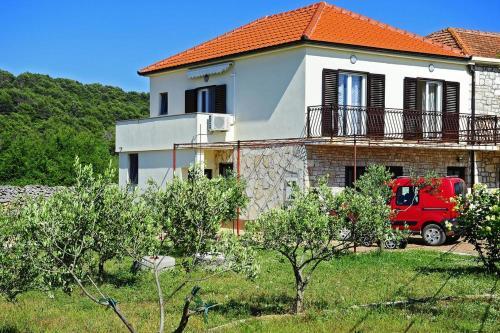 Apartments With A Parking Space Gornje Selo, Solta - 15545