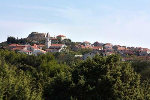 Hostal Rooms With A Parking Space Gornje Selo, Solta - 5170