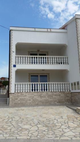 Apartmens Leona