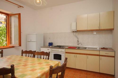 Apartments By The Sea Kali, Ugljan - 8270