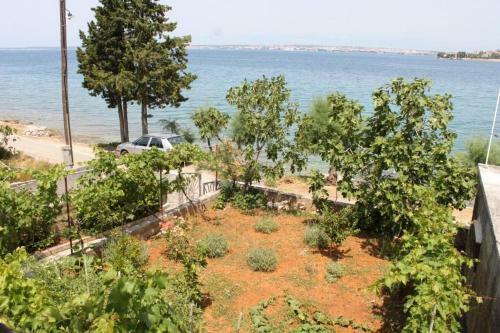 Apartments By The Sea Kali, Ugljan - 8270
