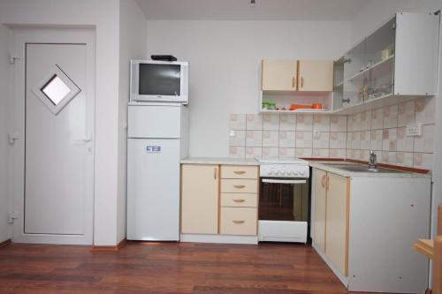 Apartments By The Sea Mandre, Pag - 6507