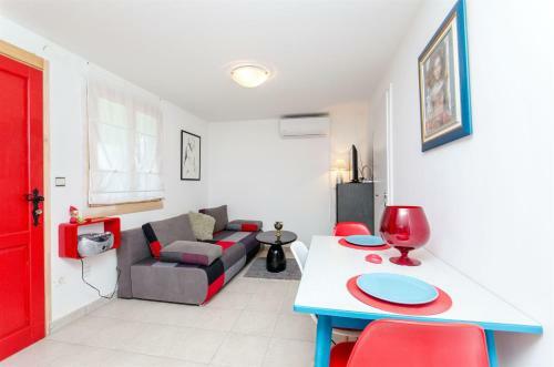 House Ara