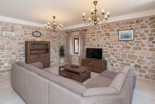 Villa Loviste Paradise