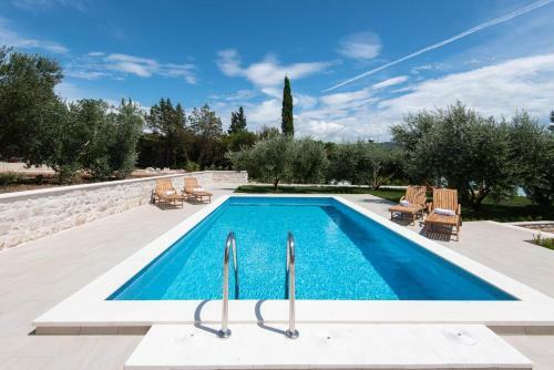 Villa Loviste Paradise