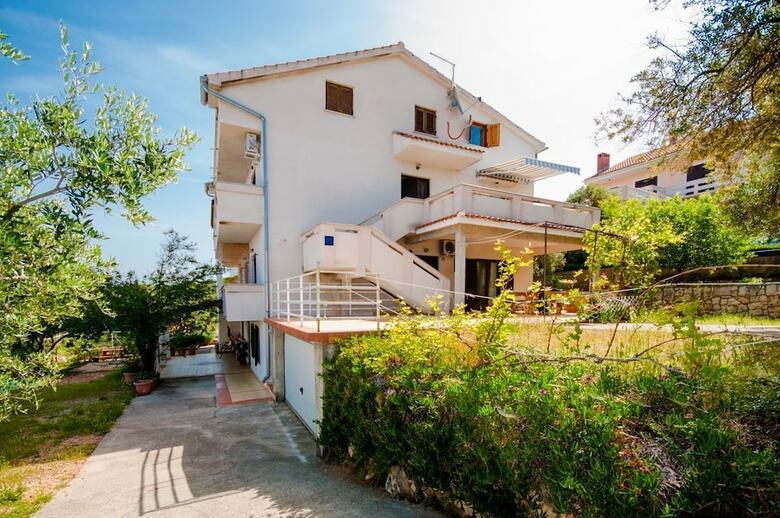 Apartments Josip
