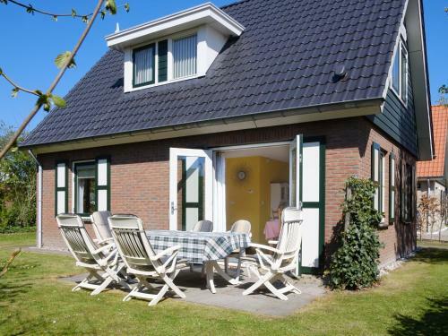 Modern Holiday Home In Zonnemaire With Garden