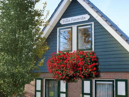 Modern Holiday Home In Zonnemaire With Garden