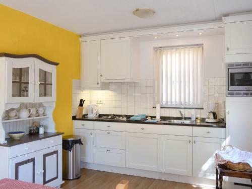 Modern Holiday Home In Zonnemaire With Garden