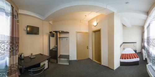 Hotel Business Life