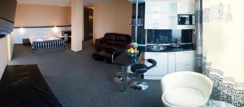 Hotel Business Life