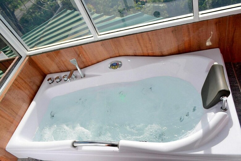 Hotel Dam House