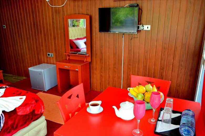 Hotel Dam House