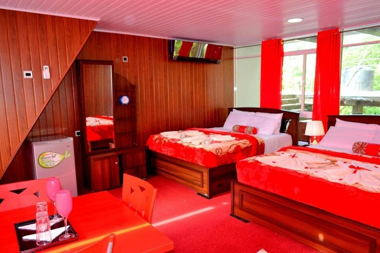 Hotel Dam House