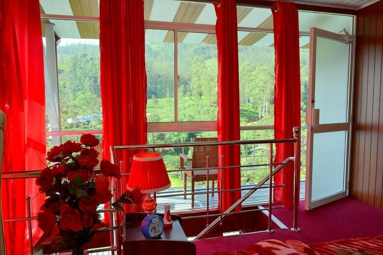 Hotel Dam House