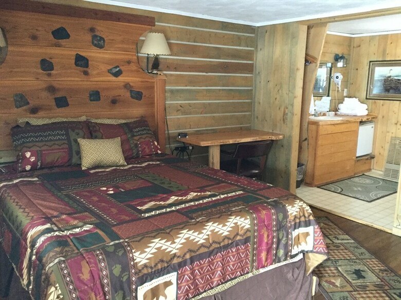 Chinook Winds Motel