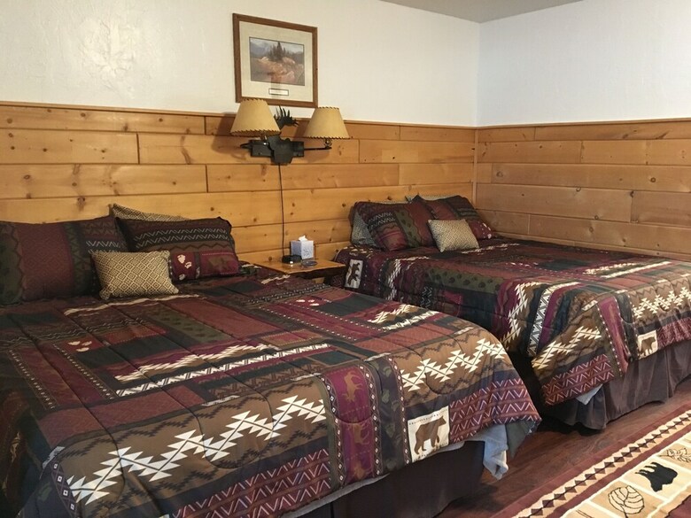 Chinook Winds Motel