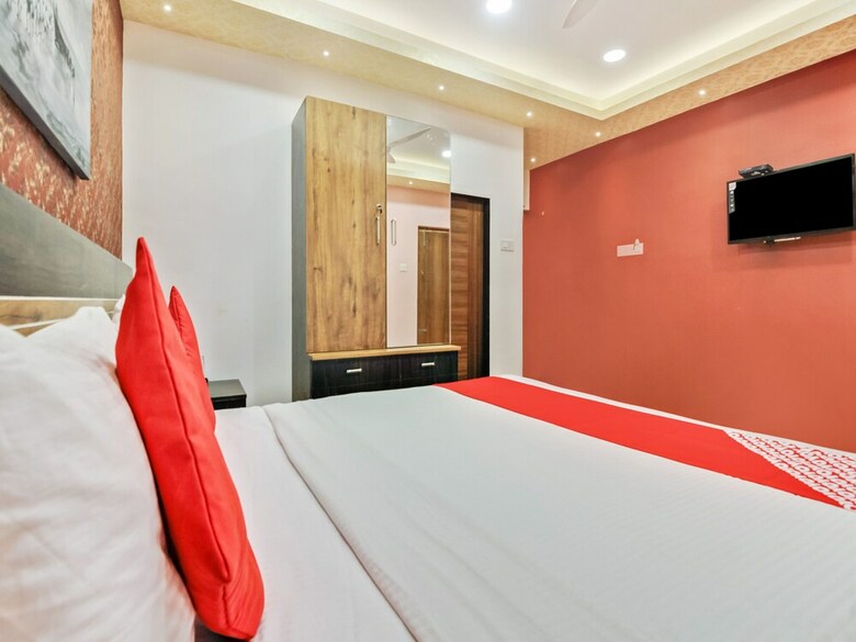 Oyo 36072 Hotel Silver Inn