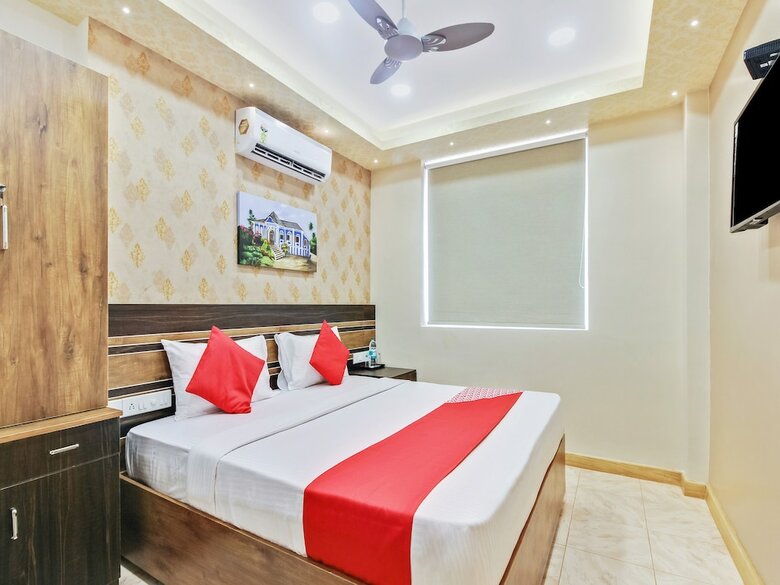 Oyo 36072 Hotel Silver Inn