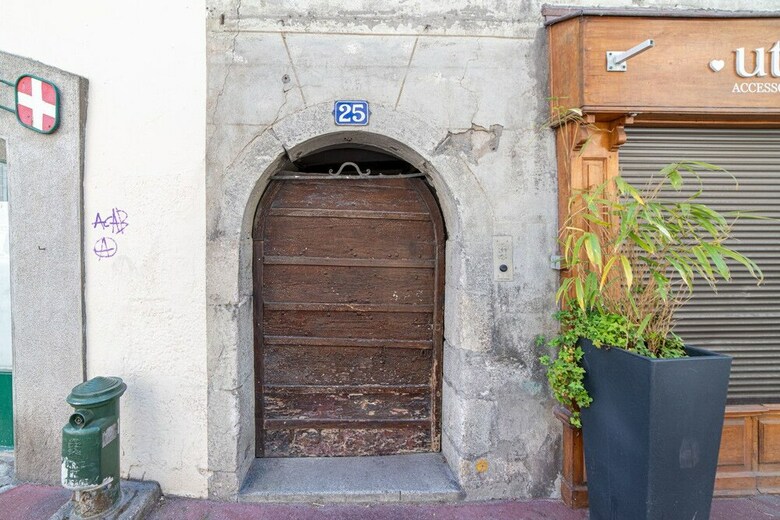 Rousseau Private Apartment