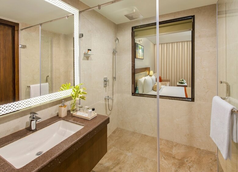Hotel Sobit Sarovar Portico