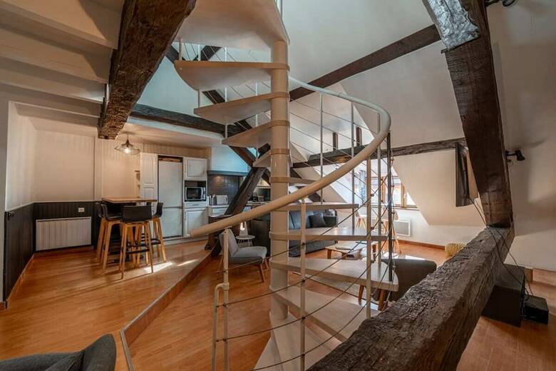 L'authentic Private Triplex Apartment