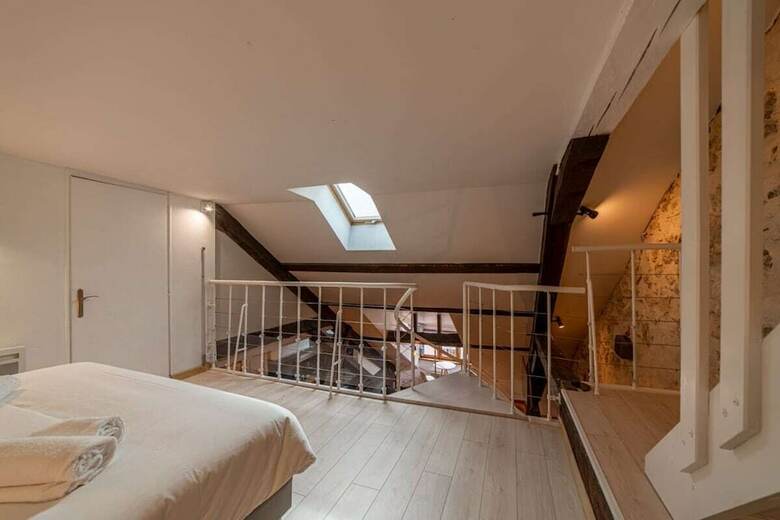 L'authentic Private Triplex Apartment
