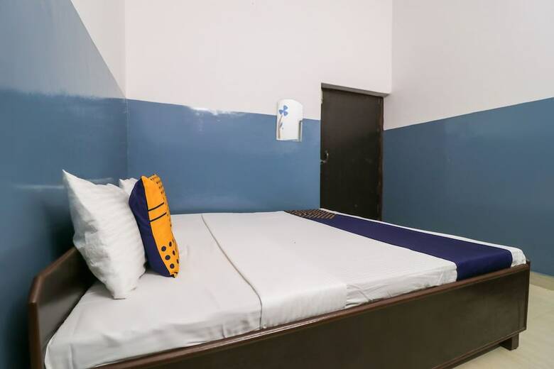 Spot On 61705 Hotel Rose Star