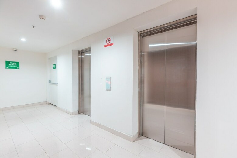 Hostal Oyo 1948 Apartement Sentul Tower