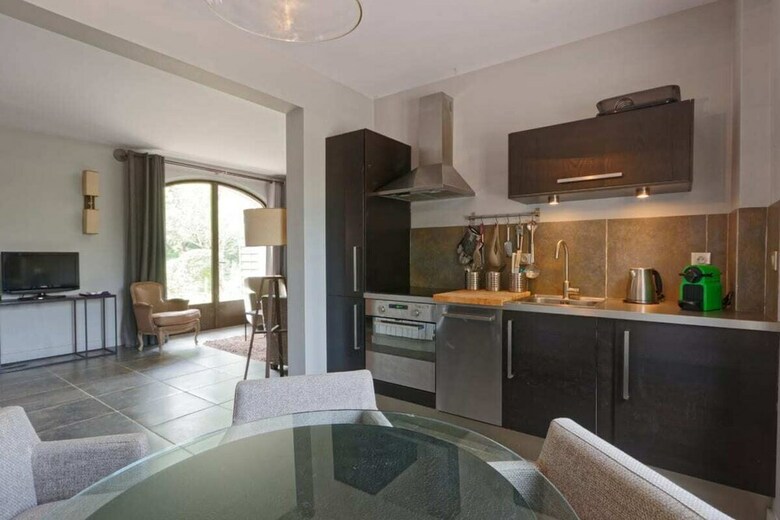 Ravel Private Apartment