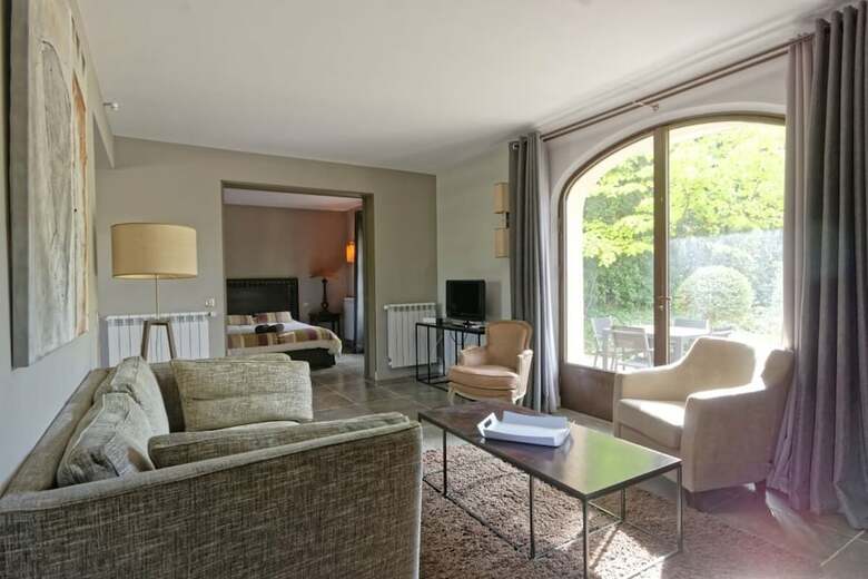 Ravel Private Apartment