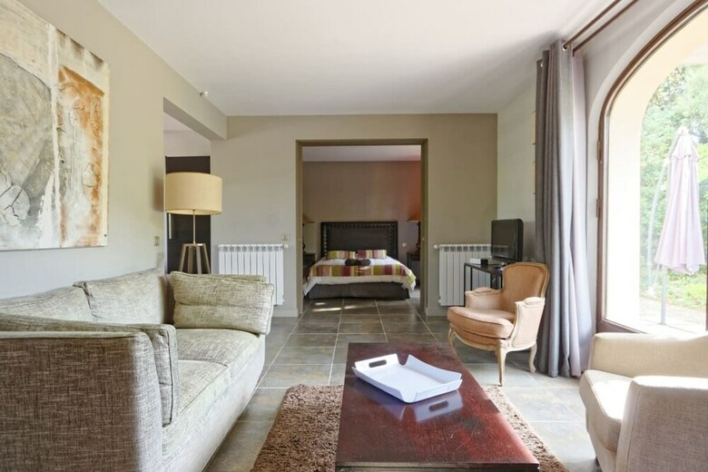 Ravel Private Apartment