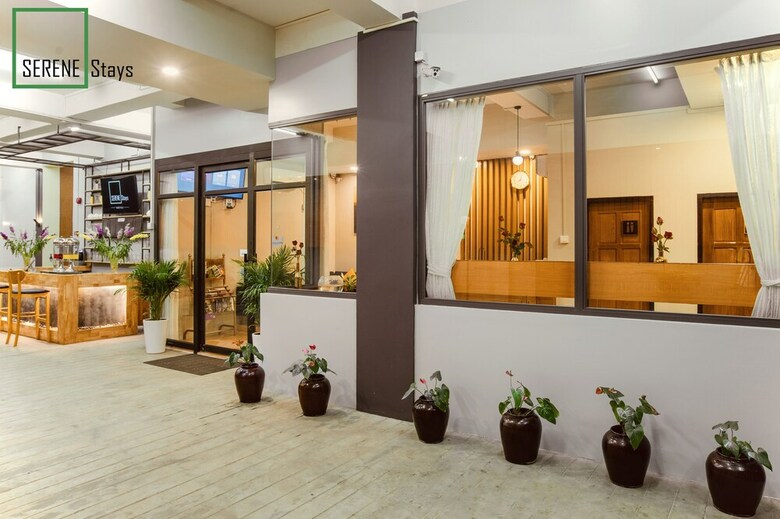 Hostal Serene Stays Hotel