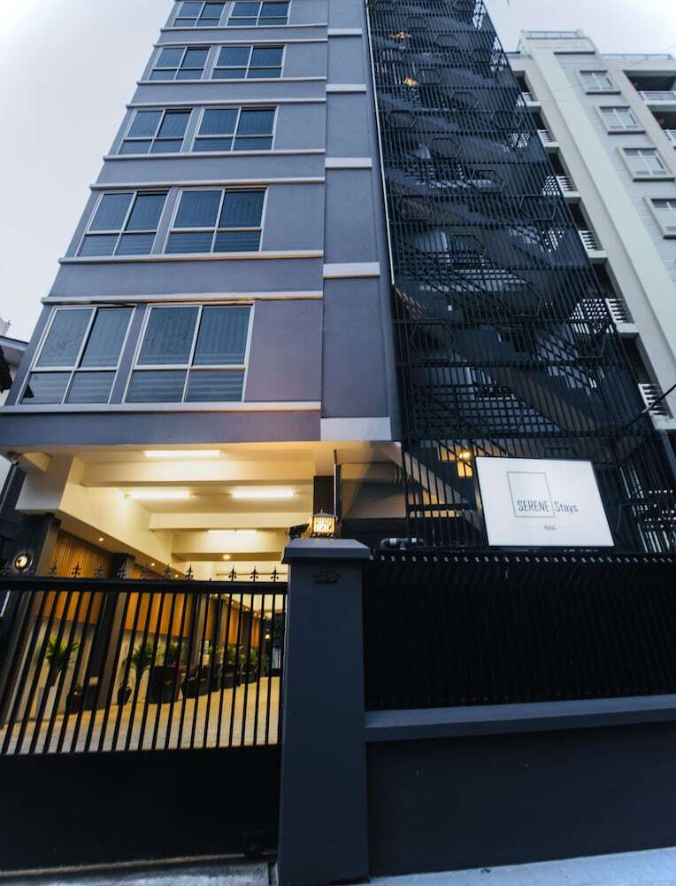 Hostal Serene Stays Hotel