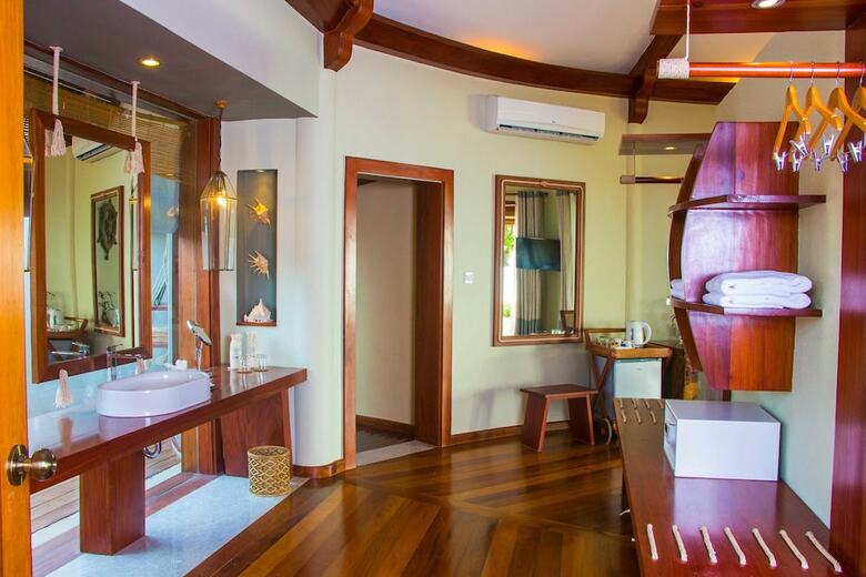 Hotel Pristine Mermaid Resort