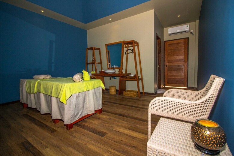 Hotel Pristine Mermaid Resort