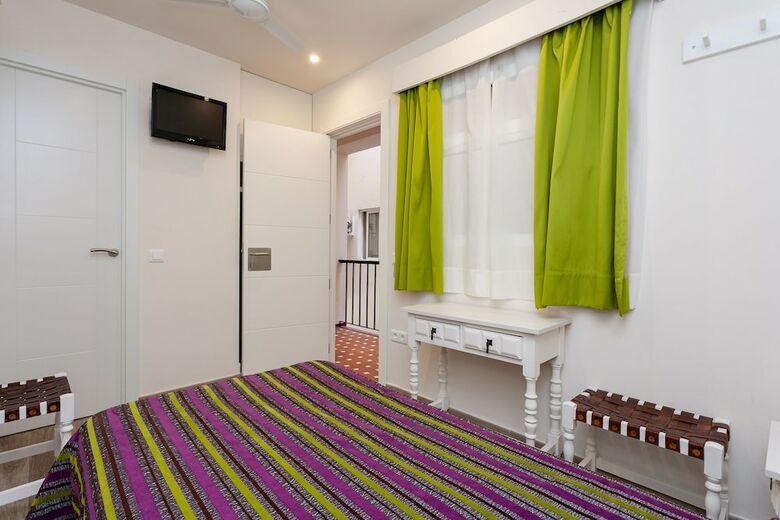 Sol Y Miel Hostal