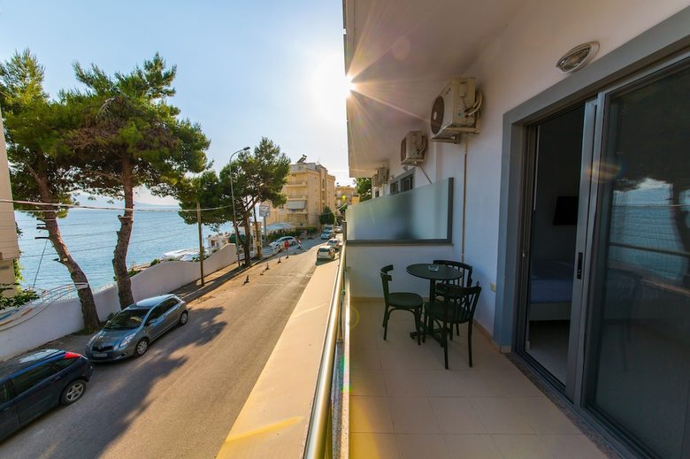Summer Kiss Hotel